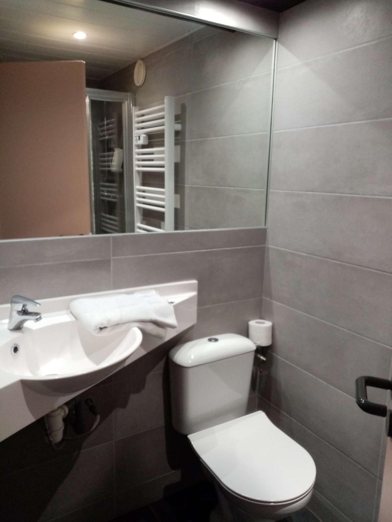 Brit Hotel St-Quentin/Nord Fayet  Kültér fotó