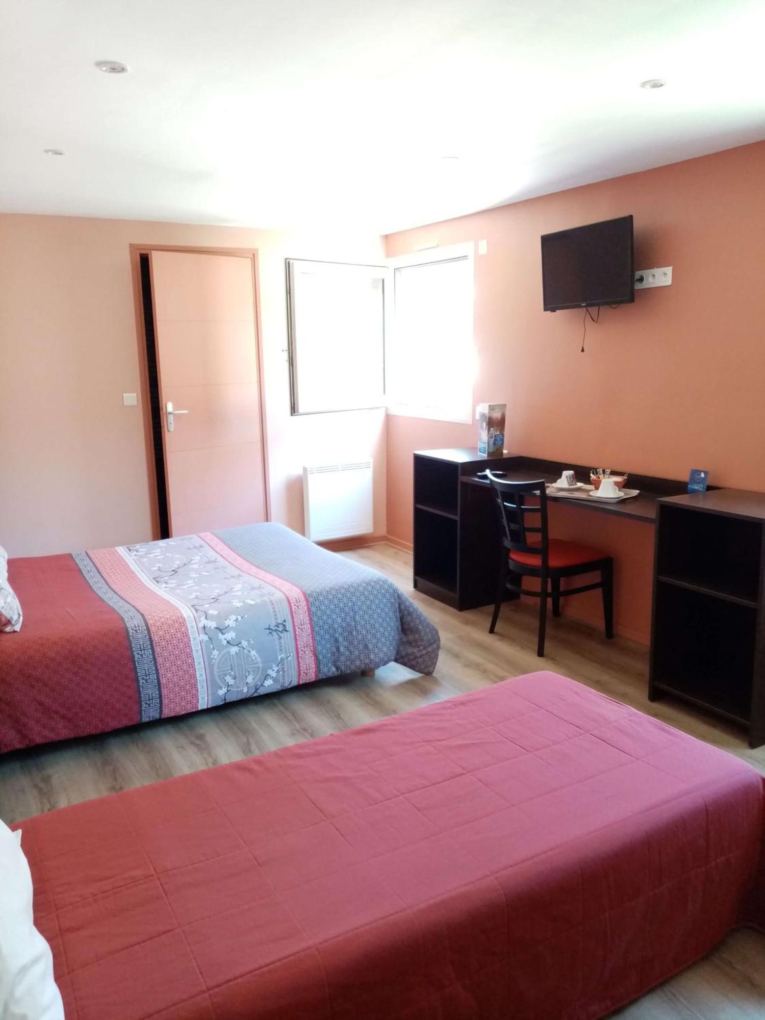 Brit Hotel St-Quentin/Nord Fayet  Kültér fotó