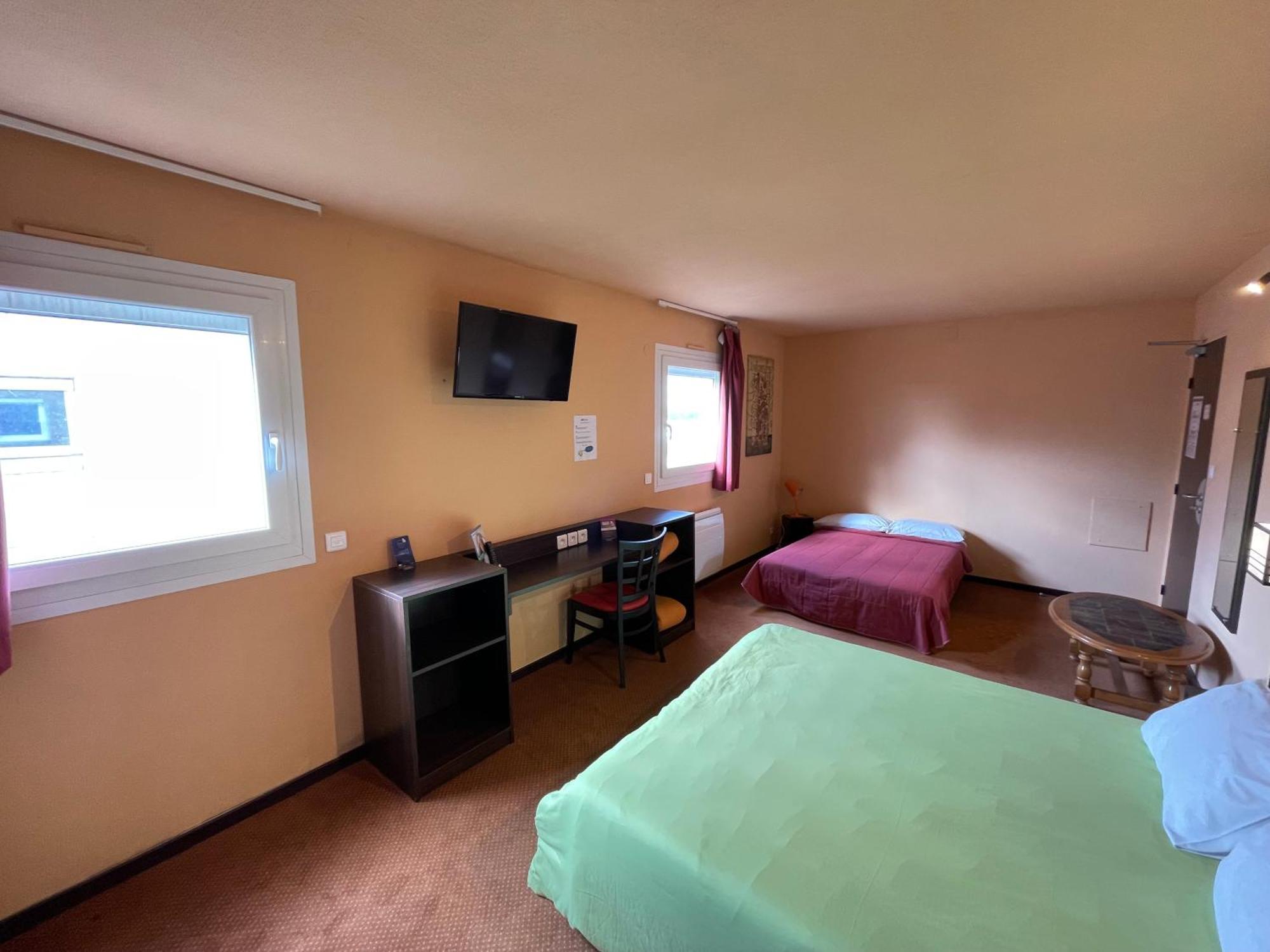 Brit Hotel St-Quentin/Nord Fayet  Kültér fotó