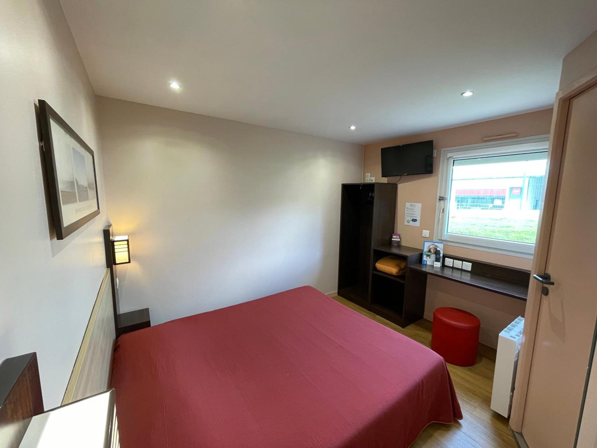 Brit Hotel St-Quentin/Nord Fayet  Kültér fotó