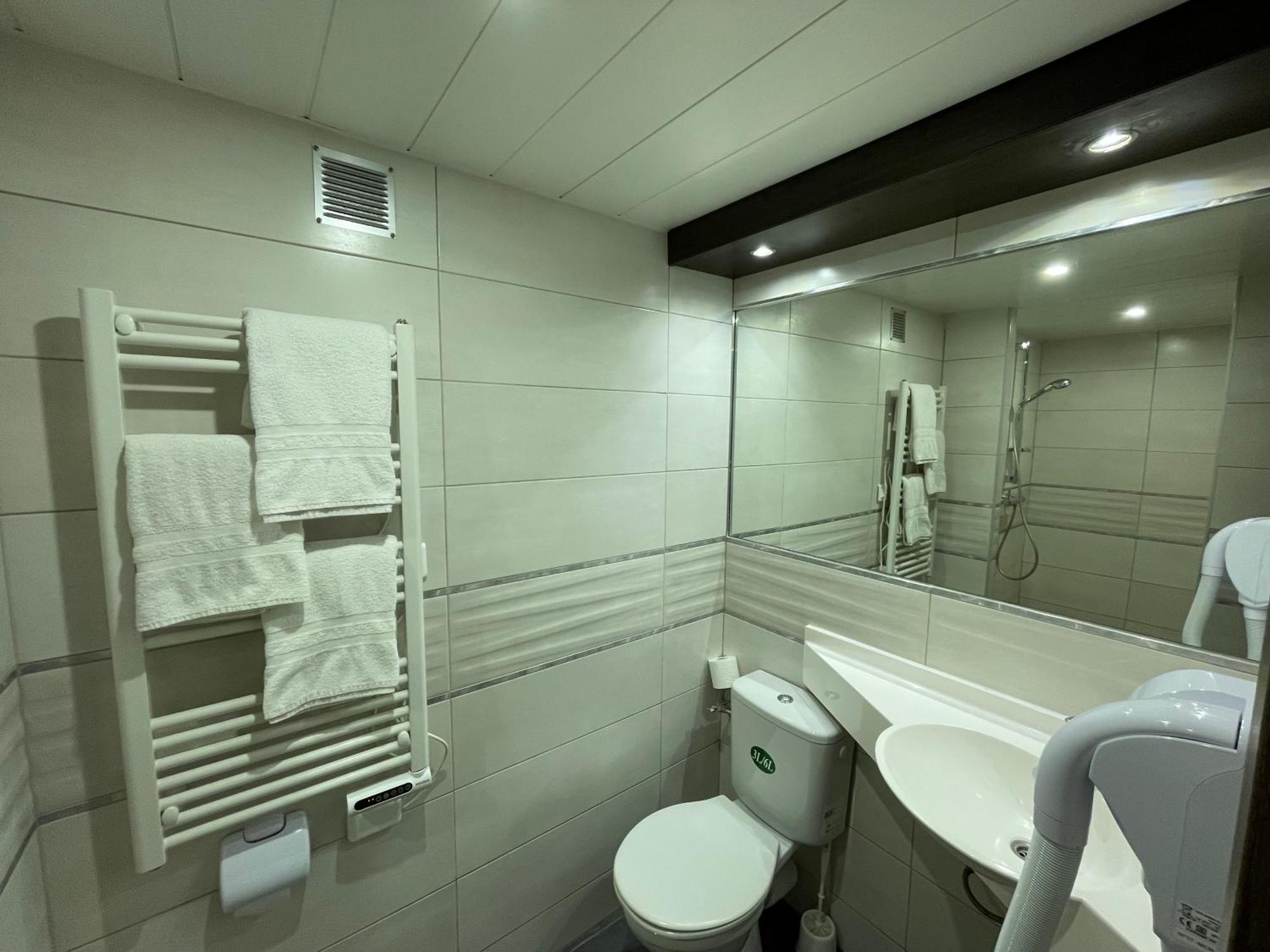 Brit Hotel St-Quentin/Nord Fayet  Kültér fotó
