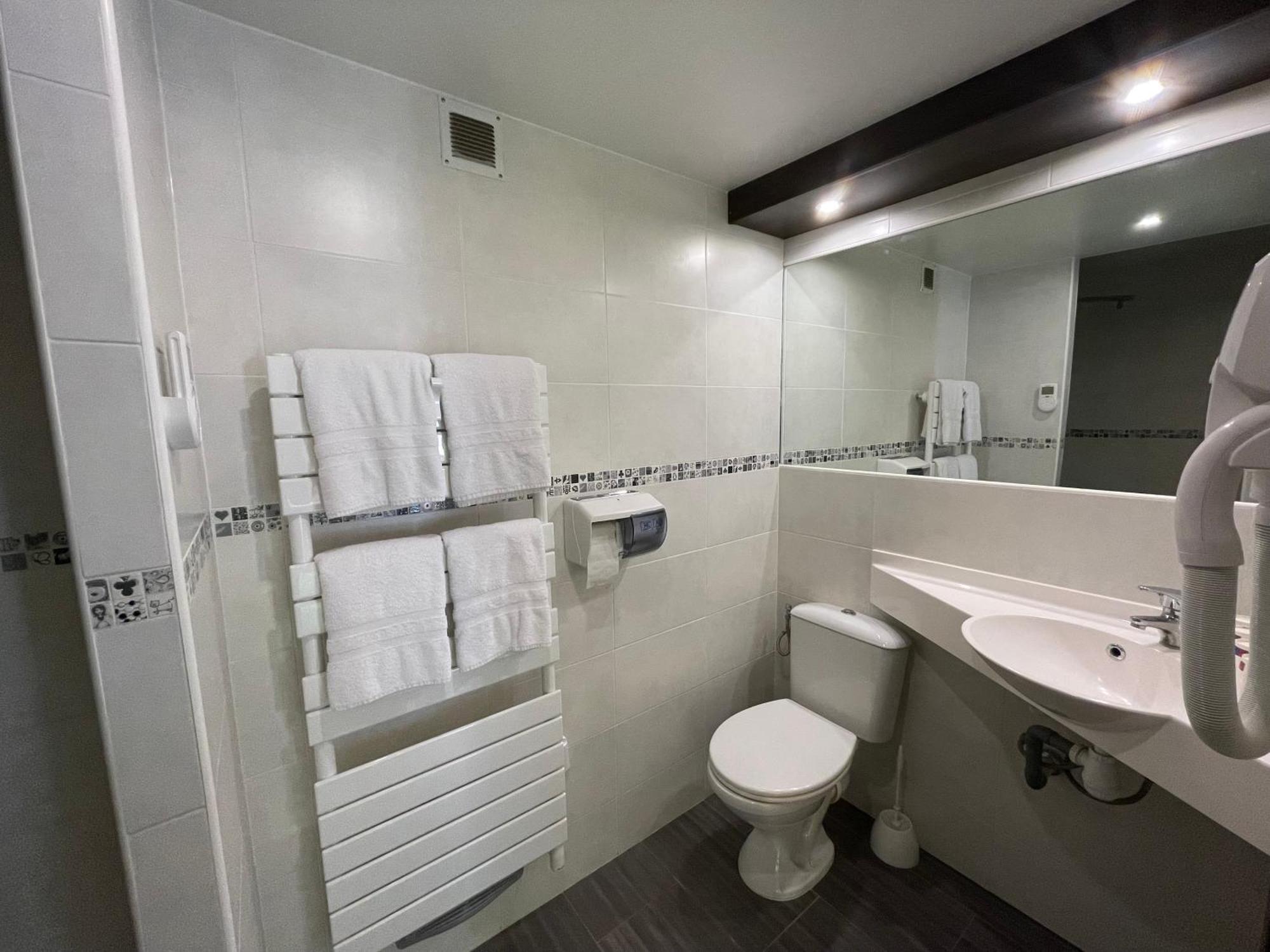 Brit Hotel St-Quentin/Nord Fayet  Kültér fotó