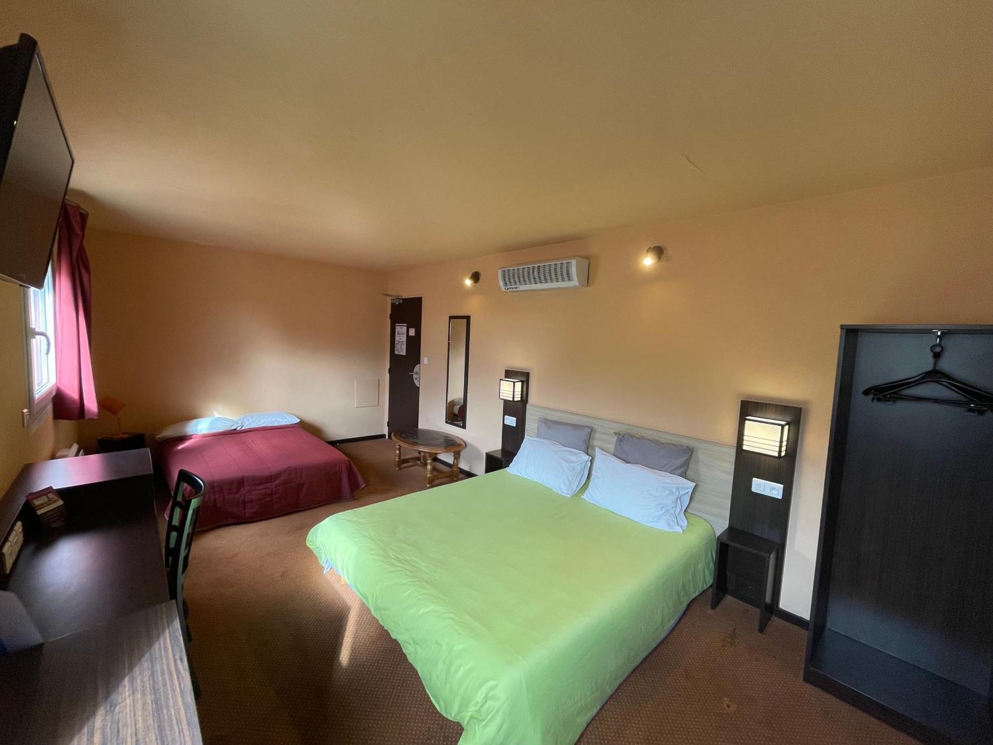 Brit Hotel St-Quentin/Nord Fayet  Kültér fotó