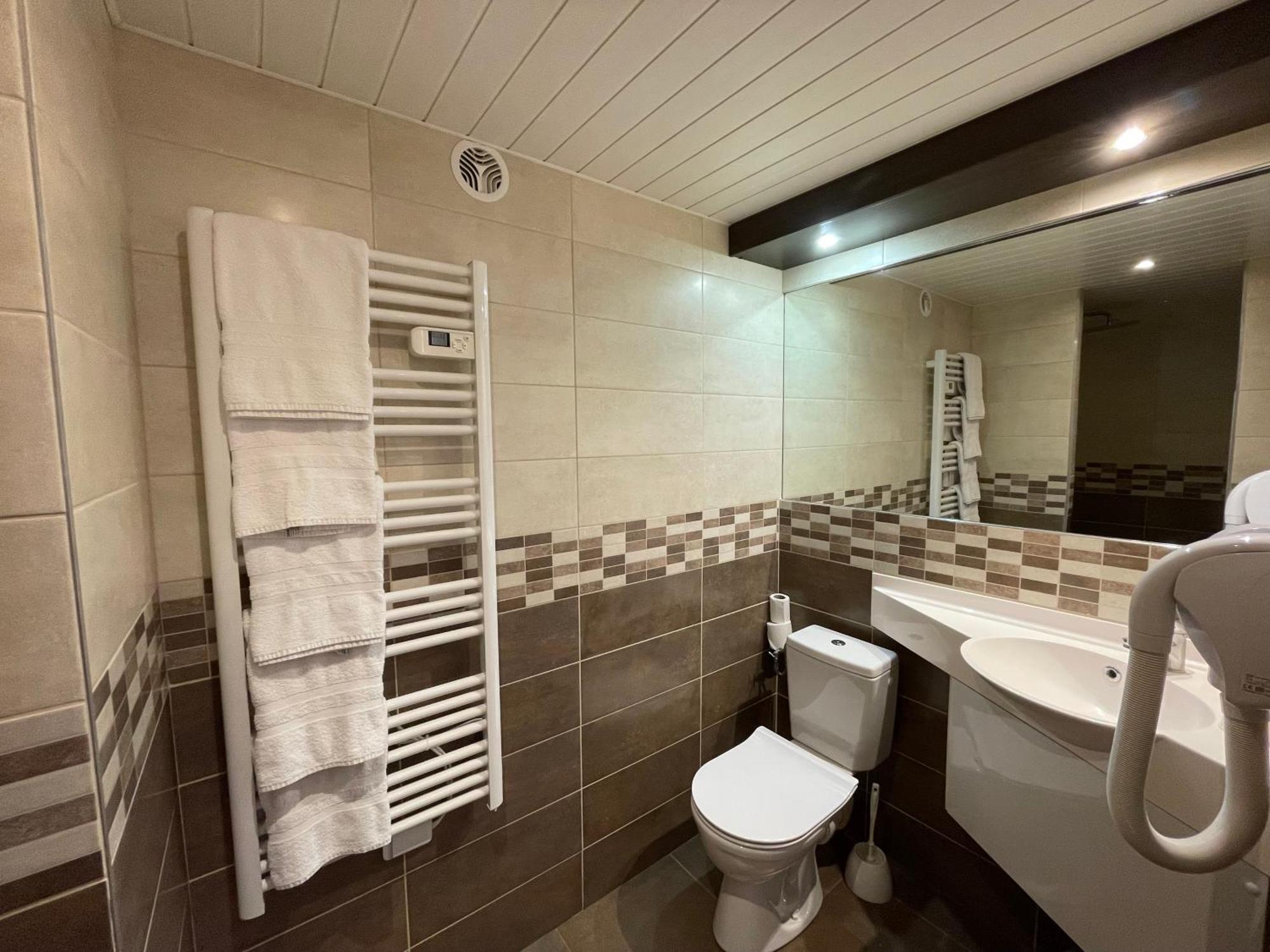 Brit Hotel St-Quentin/Nord Fayet  Kültér fotó