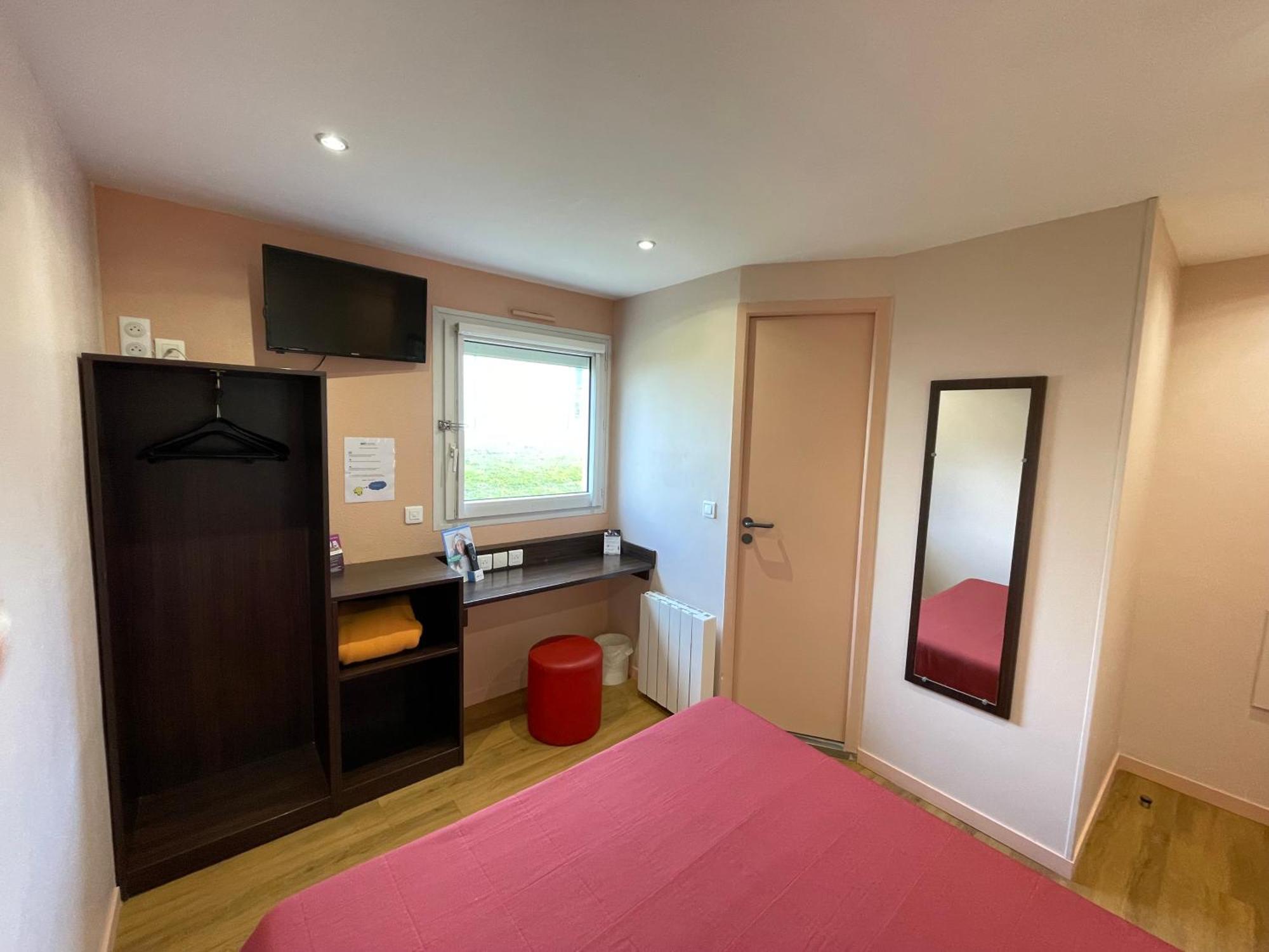 Brit Hotel St-Quentin/Nord Fayet  Kültér fotó