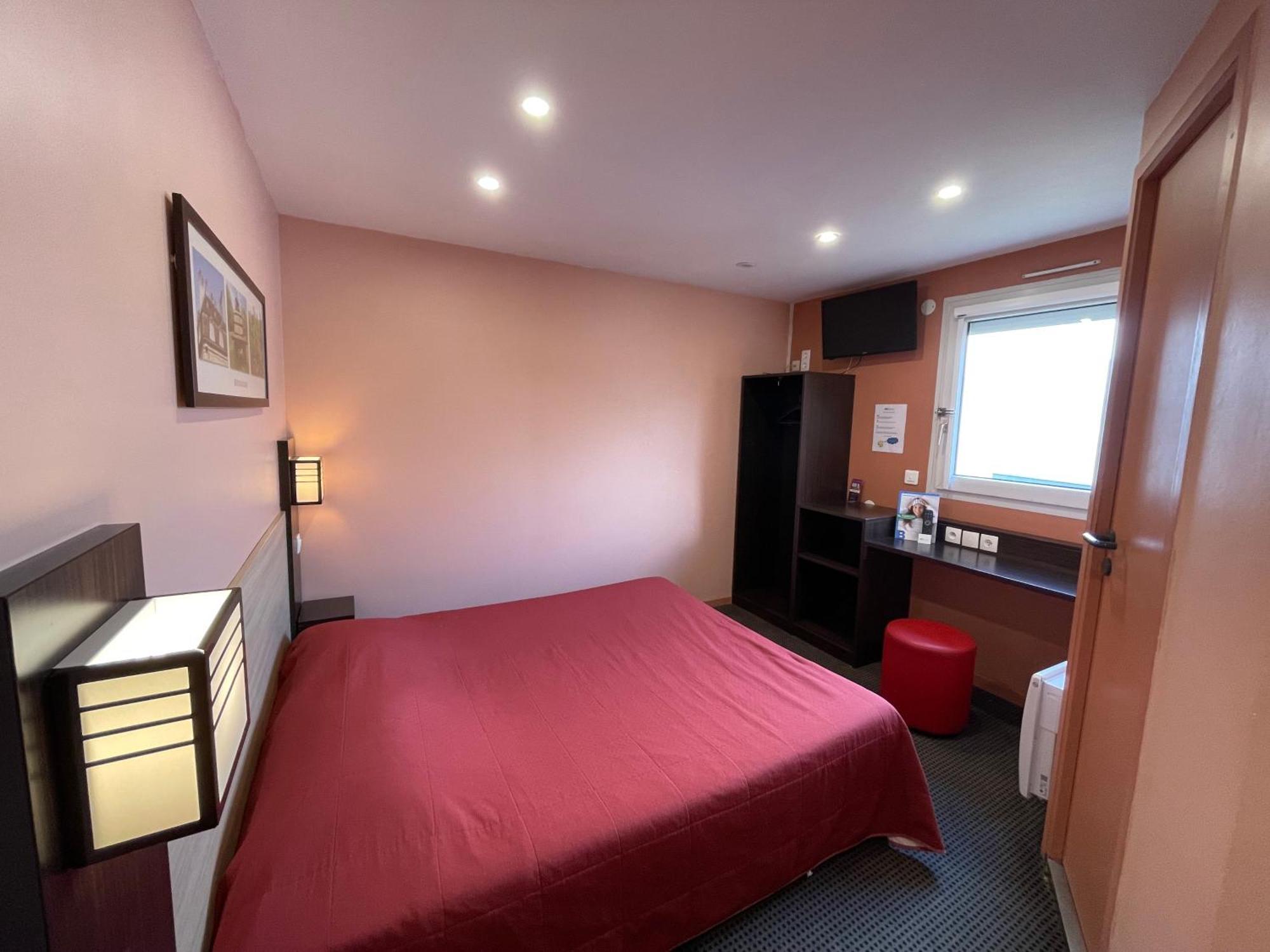 Brit Hotel St-Quentin/Nord Fayet  Kültér fotó